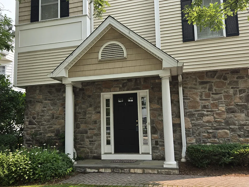1707 Summer St