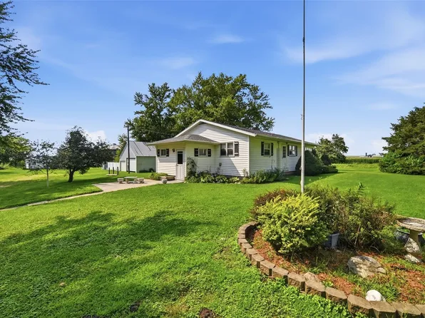 2403 150th Ave, Manchester, IA 52057