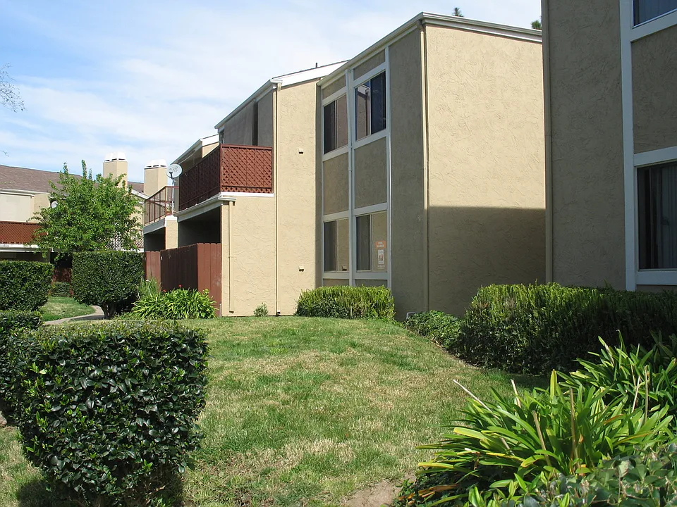 475 N Midway Dr #114