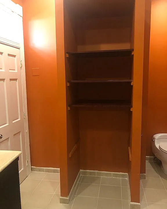 Bathroom shelf 