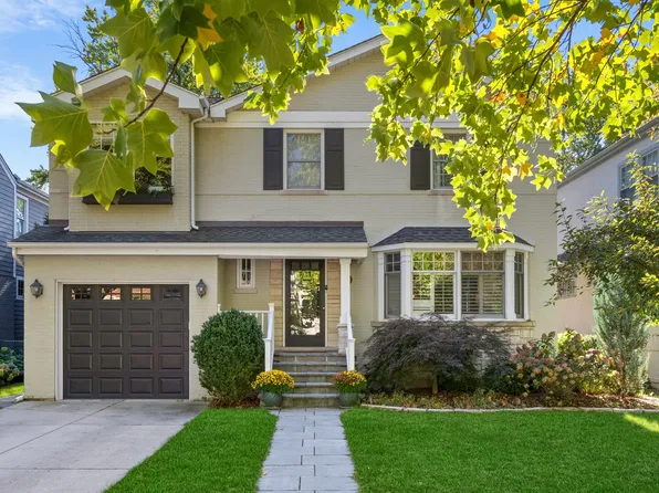 1923 Greenwood Ave, Wilmette, IL 60091