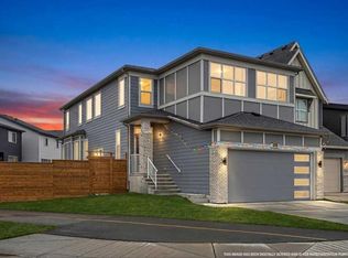 318 NW Walcrest Way SE, Calgary, AB T2X4V8