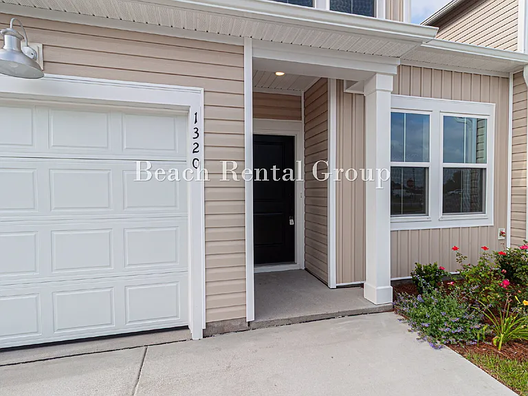 1320 Speedway St — Photo 3