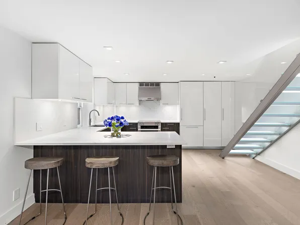 205 East 16th Street image 3 of 14