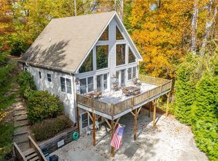 19 Holly Crest Ln, Fairview, NC 28730