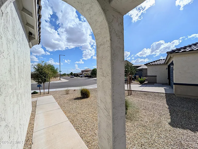 24458 W Verlea Dr — Photo 9