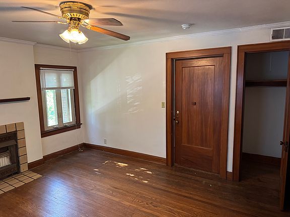 3rd image of 3262 Indianola Ave APT D