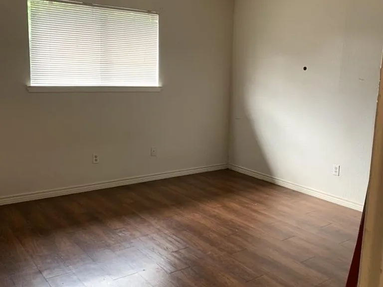 220 Craddock Ave — Photo 8