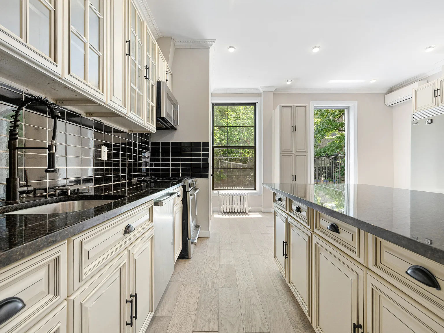 286 Clifton Place — Photo 3