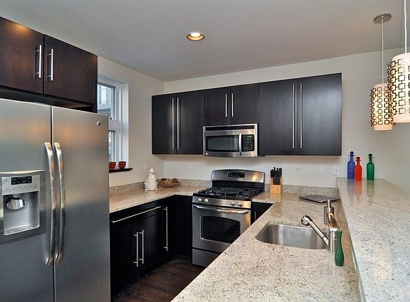 4th image of 7205 N Oakley Ave #0