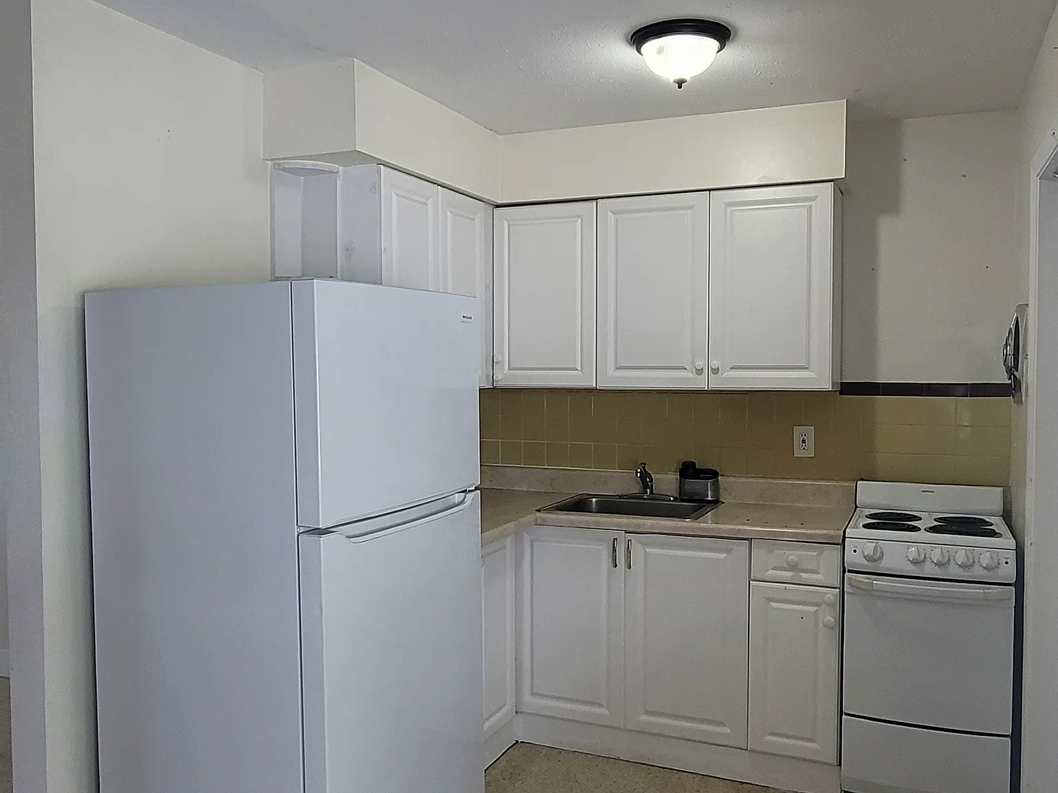 1 bed, 644 sqft, $1,100 — Photo 3