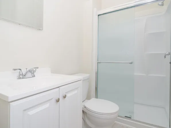 827 N Charles St APT 3, Baltimore, MD 21201