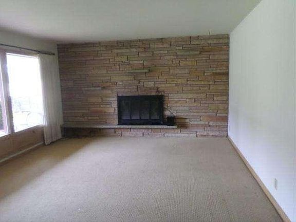 2nd image of 407 Madero Dr