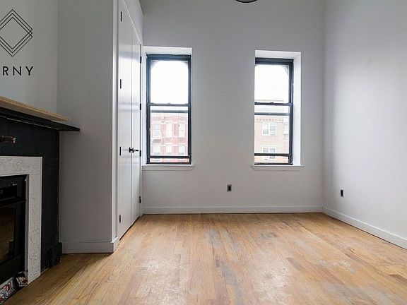 5th image of 1050 Putnam Ave APT 2R