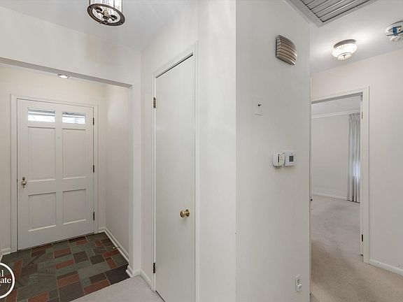 4th image of 785 Barrington Rd