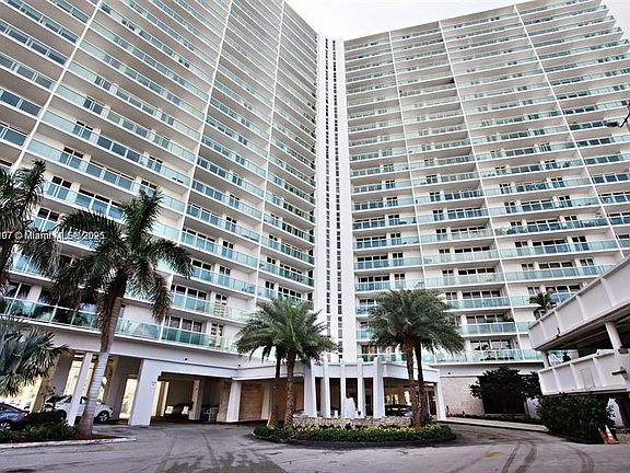 2nd image of 100 Bayview Dr APT 1517