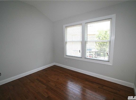 2nd image of 14 Manhasset Ave
