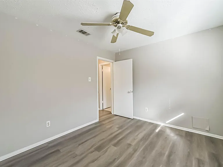 2406 Pilgrims Bend Dr — Photo 34