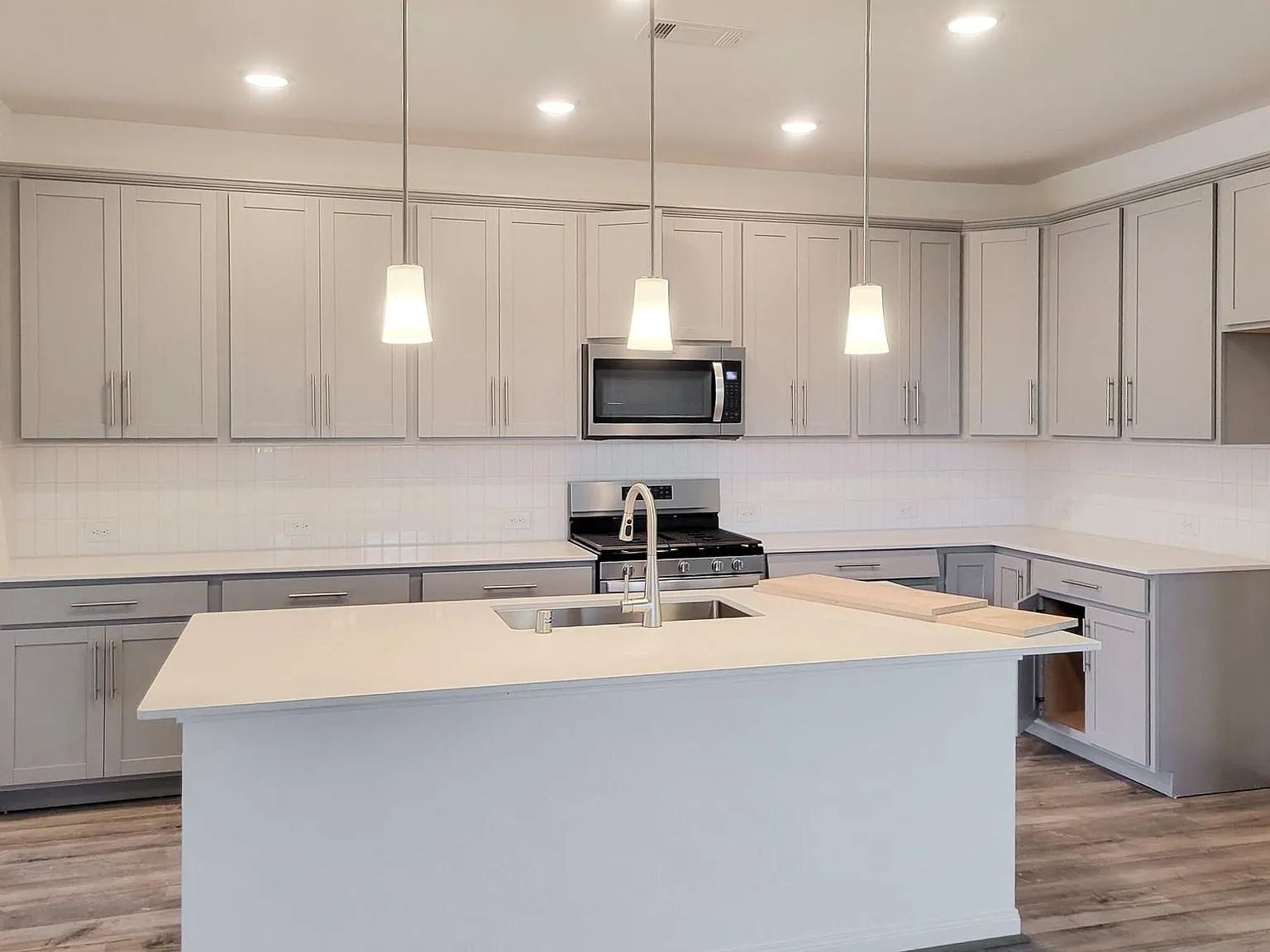 5 bed, 4.0 bath, 2784 sqft, $2,800 — Photo 4