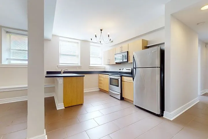 Melrose Apartments — Photo 17