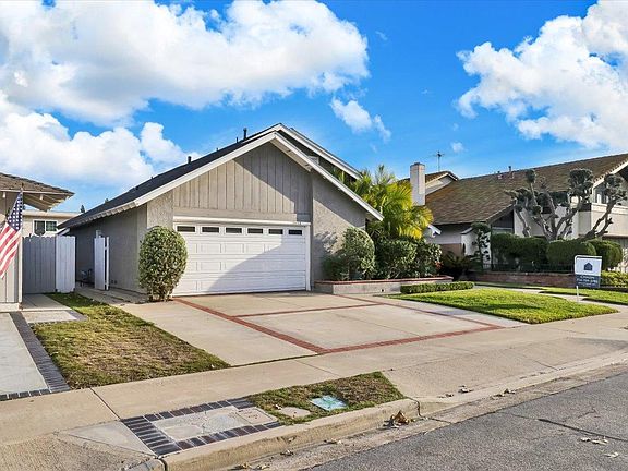 2nd image of 14652 Berkshire Pl