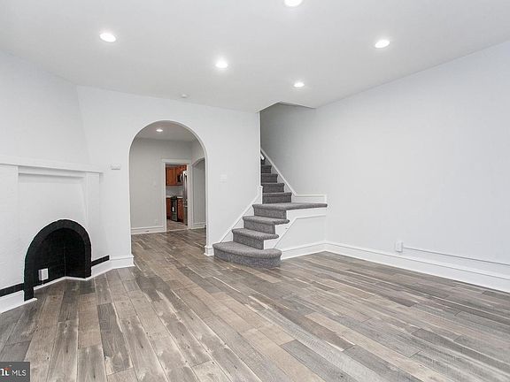 3rd image of 615 Jamestown Ave