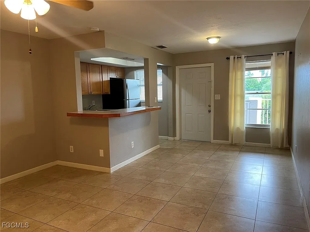 1 bed, 1.0 bath, 561 sqft, $1,275 — Photo 3