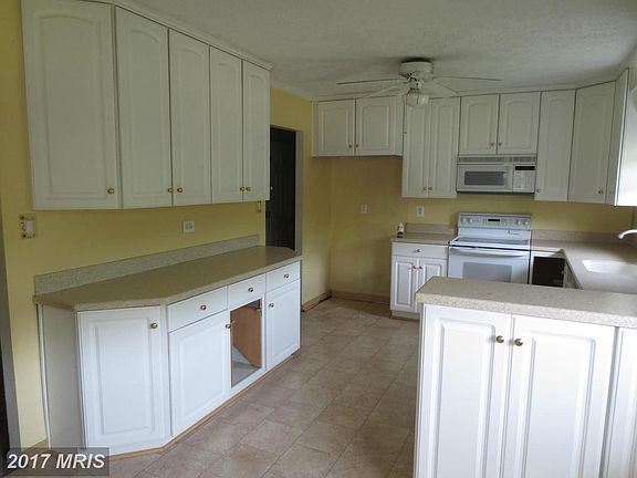 4th image of 10834 Charles St