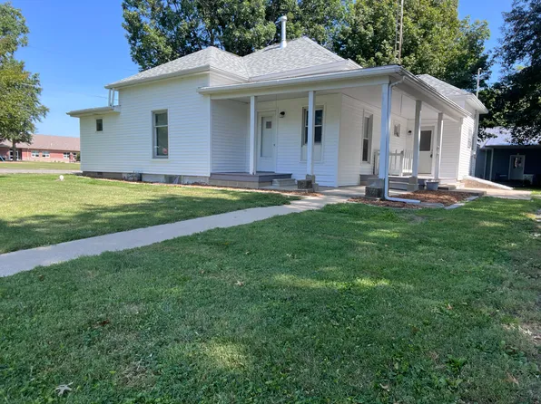 502 N Prairie St, Raymond, IL 62560