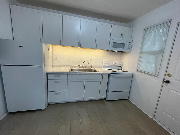 1917 Erline Dr — Photo 5