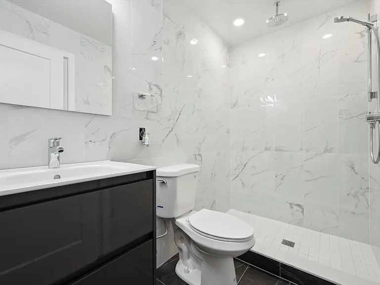 1515 W Stiles St #22 — Photo 22