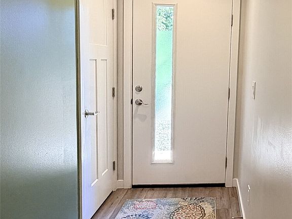 4th image of 708 Eider Court SE