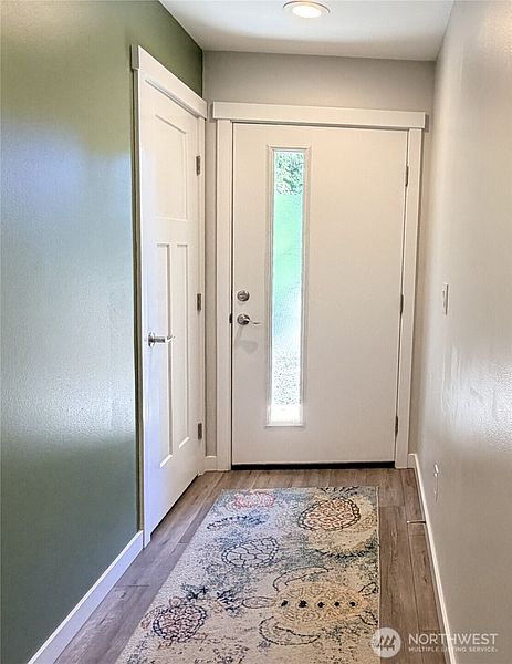 4th image of 708 Eider Court SE