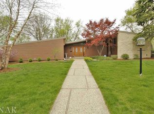 4 Continental Ct, Bloomington, IL