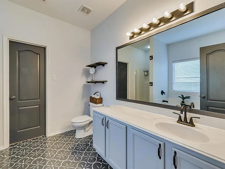317 Sheridan Rd — Photo 13