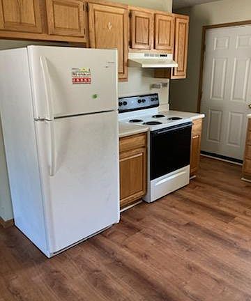 2nd image of 327 W Broadway St APT 1