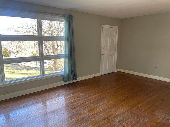 5th image of 634 23rd Ave NE
