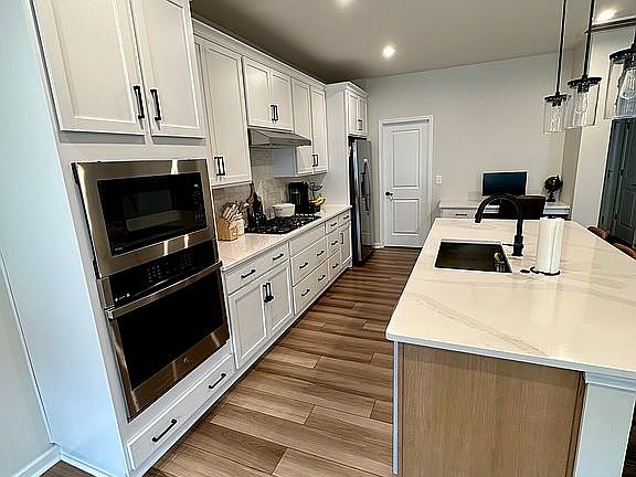 3rd image of 119 Isleworth Ave #A