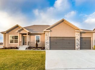 413 SW Newport Dr, Blue Springs, MO 64014