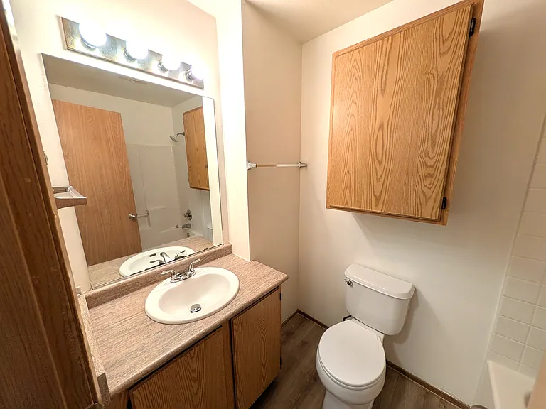 Rowan Grove Apts — Photo 10