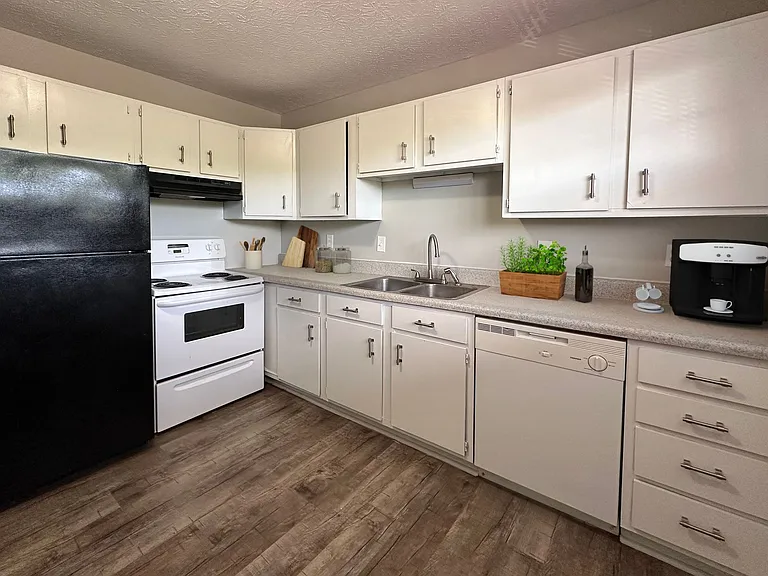 Rand Stockton Apartment Homes — Photo 11