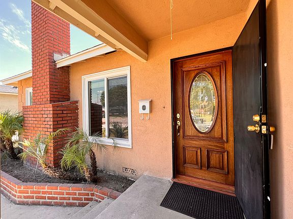 3rd image of 1134 E Louisa Ave