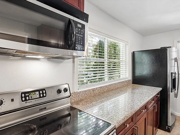 5th image of 1268 Eastland Rd SE Unit A