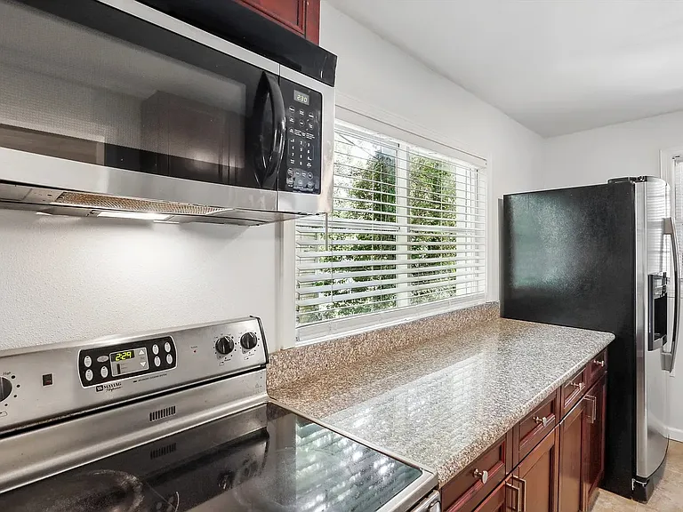 1268 Eastland Rd SE #A — Photo 6