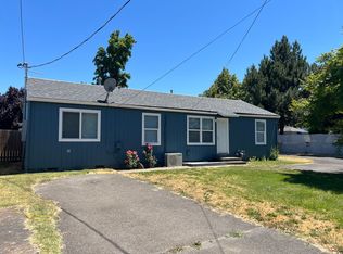1513 S Peach St, Medford, OR 97501