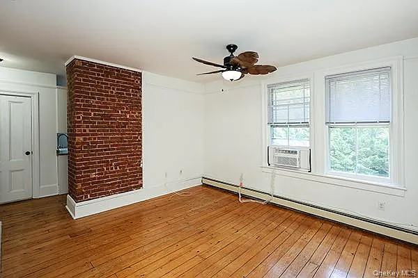 3 bed, 1.0 bath, 1000 sqft, $3,200 — Photo 3