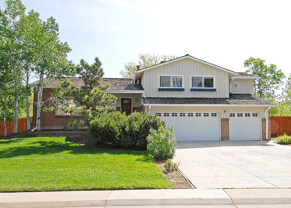 Beautiful, updated Bow Mar 4-level!