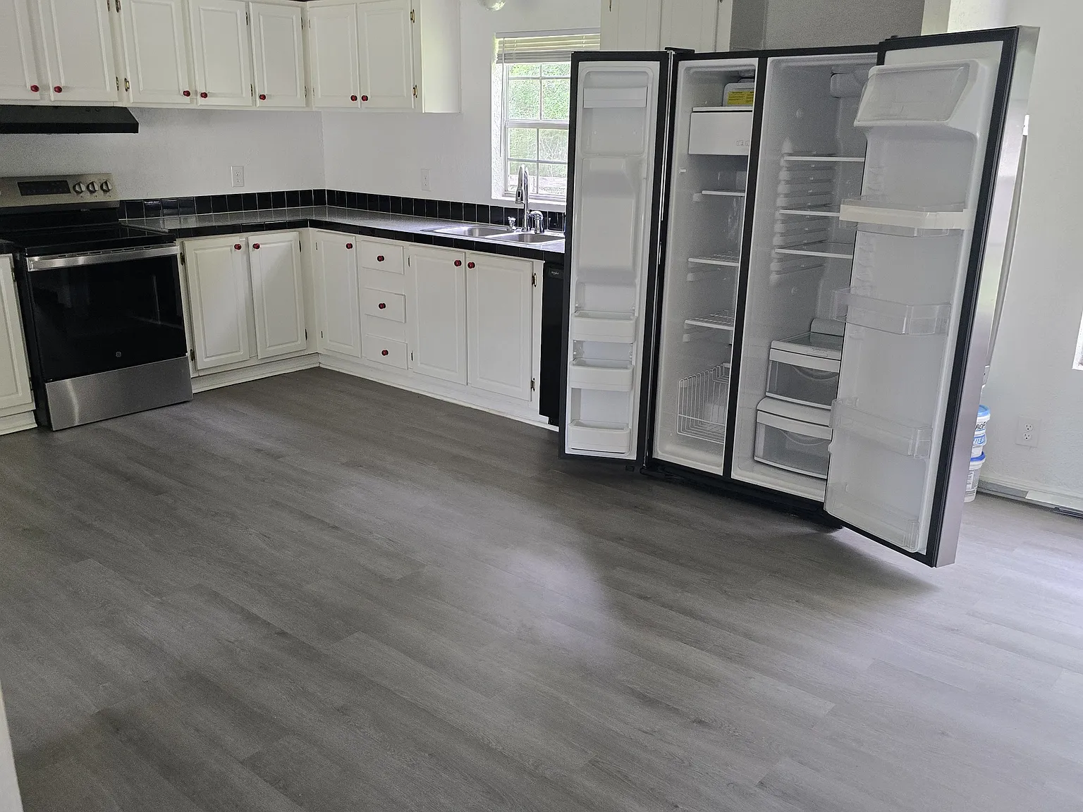 4 bed, 2100 sqft, $1,800 — Photo 3