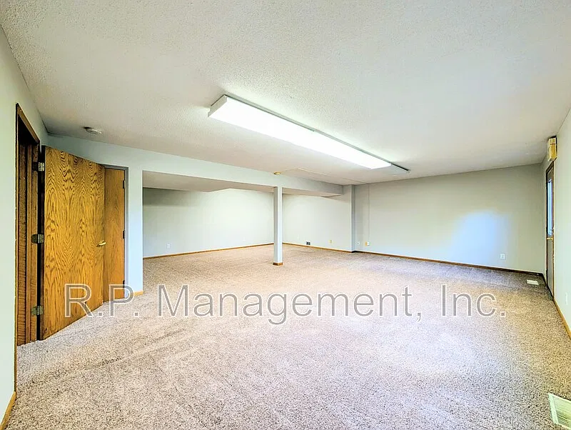 4 bed, 5.0 bath, 4020 sqft, $3,497 — Photo 4