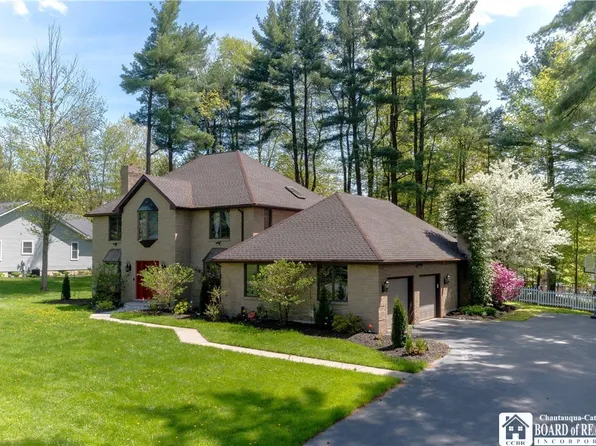 94 Nottingham Cir, Jamestown, NY 14701